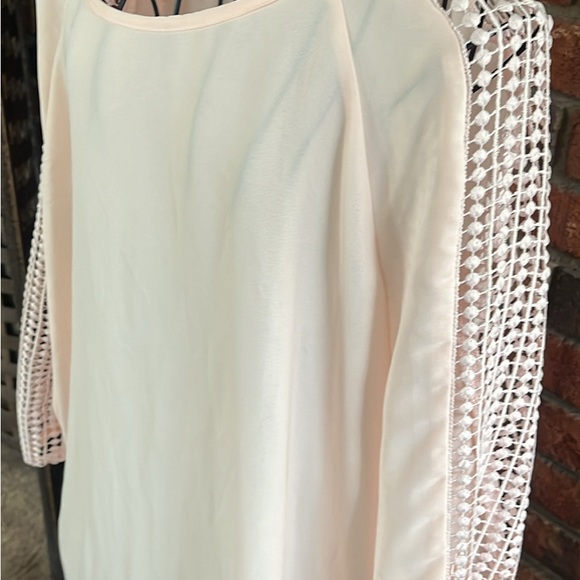 Beautiful Blouse - Picture 4 of 5